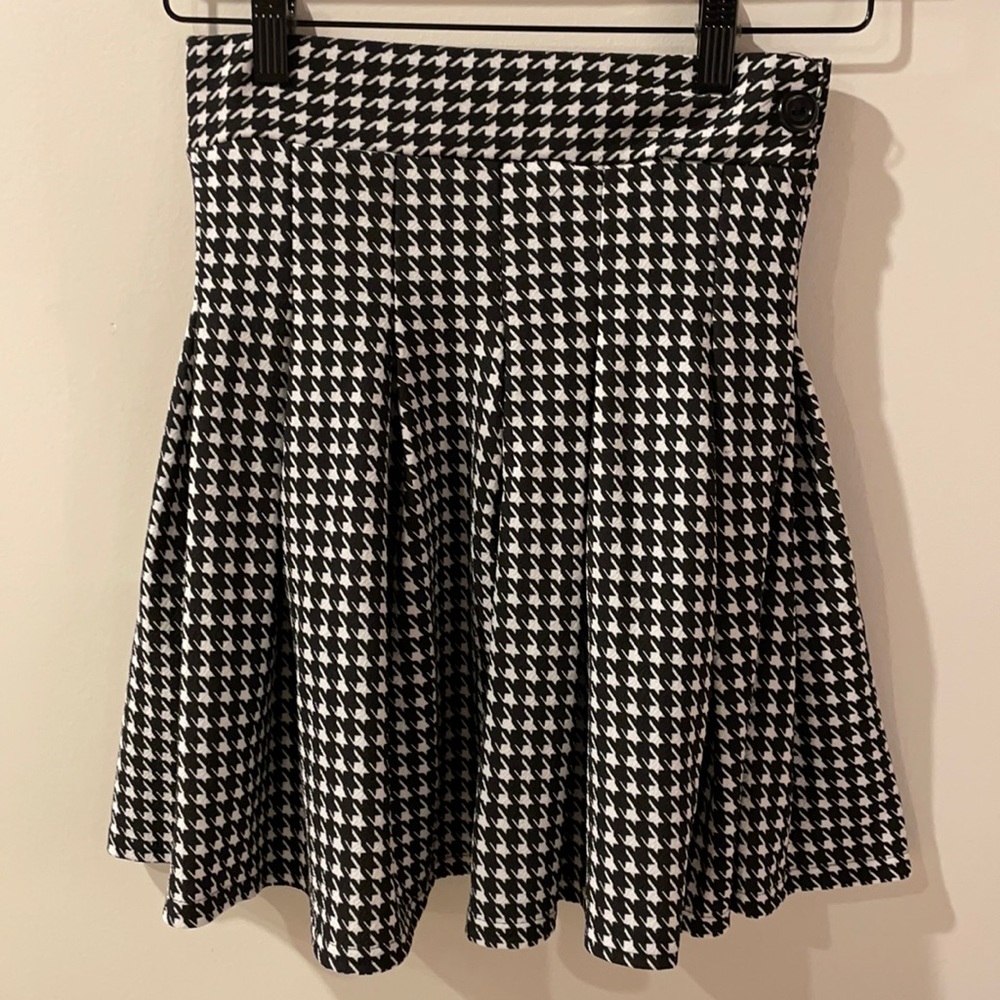High waisted, plaid mini skirt!